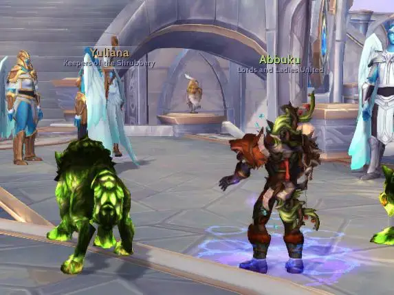 Скриншот игроков в World of Warcraft с активным видом заголовка Threat Plates.